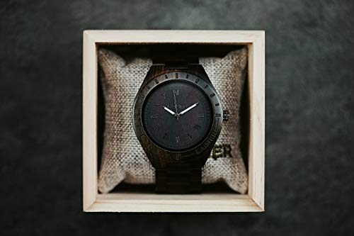 LAiMER Holzuhr – Armbanduhr Black Edition aus Edelholz – Holz – Uhr- analoge Herren Quarzuhr mit Leuchtzeiger – Ø 50mm – Zero Waste Verpackung aus Naturholz - 5